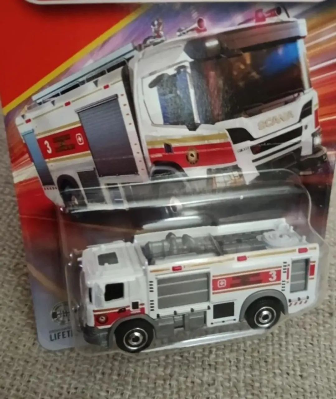 matchbox bombeiro scania - Foto 3