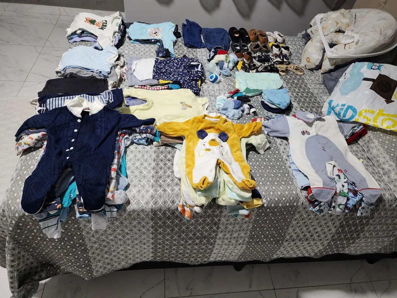 Vende-se roupas de Bebê
