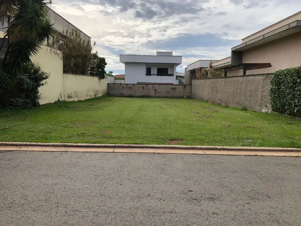 Lote  no Jardins Lisboa com 377m2 - Foto 2