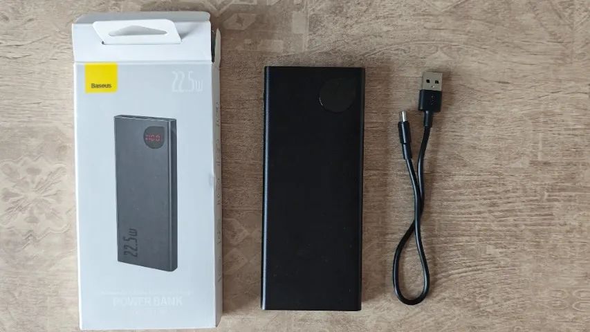 Power Bank Baseus 10.000mAh, novo.
