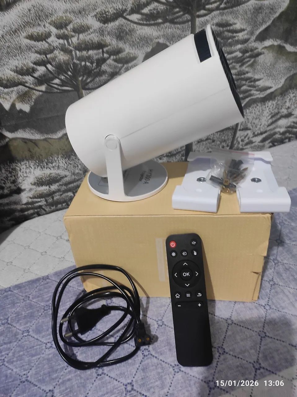 Projetor Wi-fi lançamento Portátil com Android HDMI Smart Cinema H300 4k HD