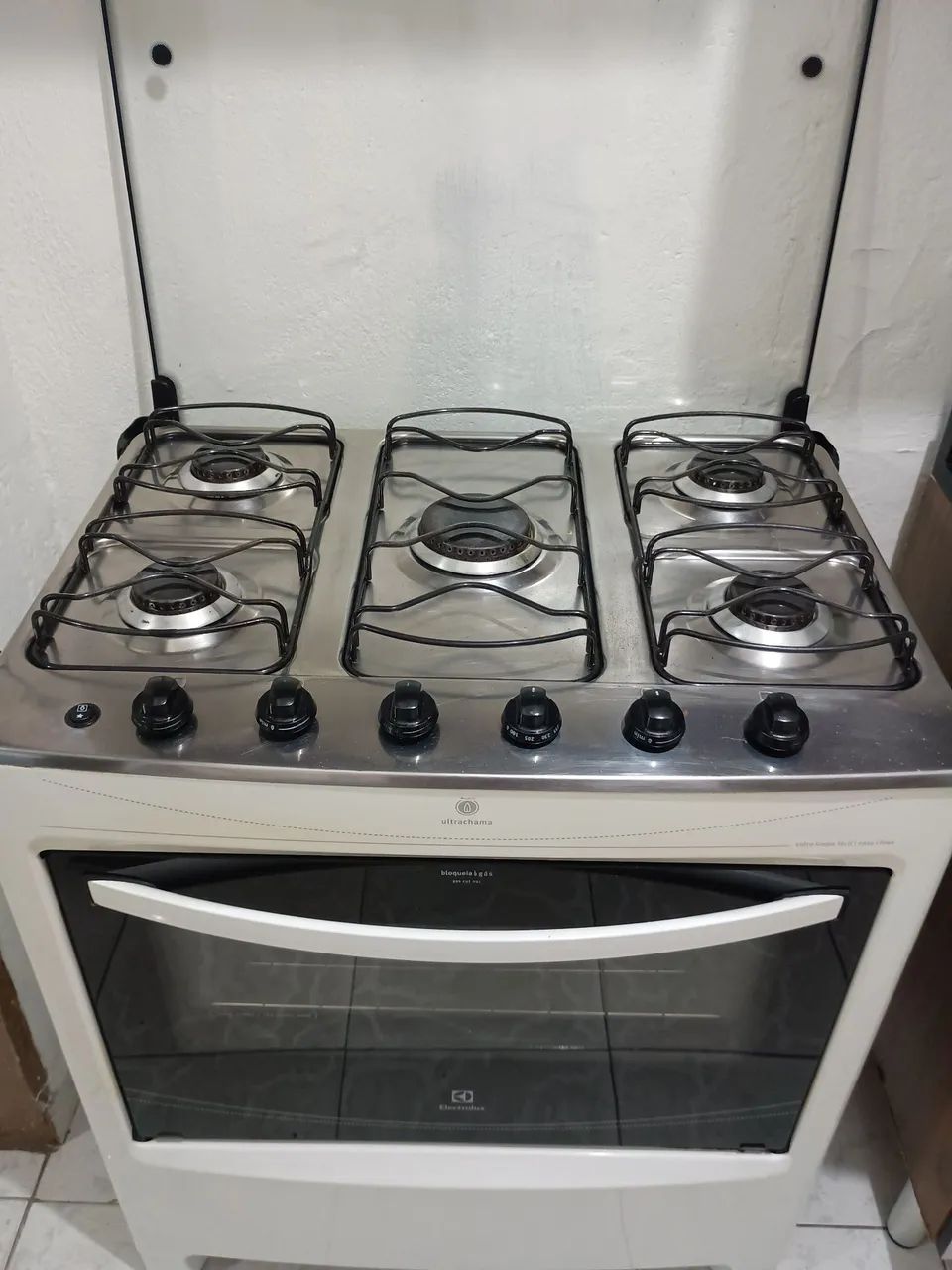 Fogão Esmaltec 5 bocas aceito troca por mesa de 4 lugares de vidro em bom estado  - Foto 2