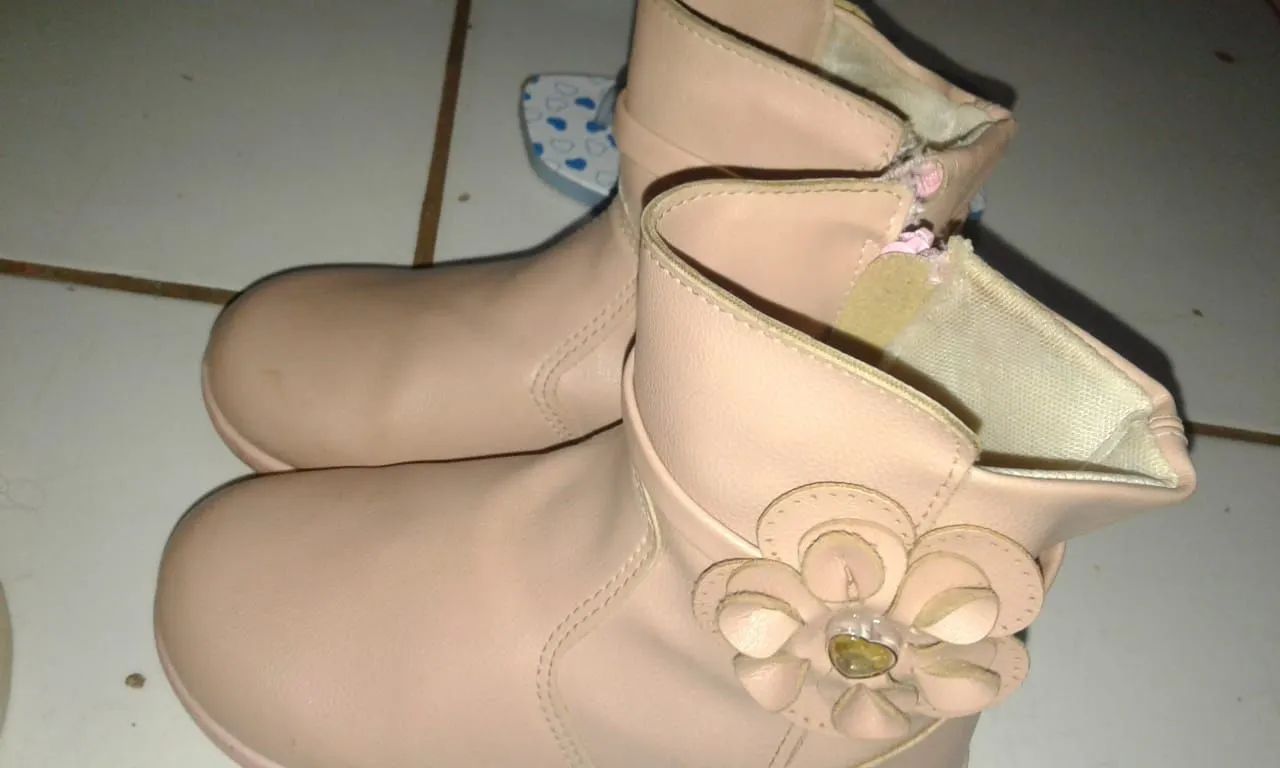 BOTAS, CHINELAS SAPATOS MENINA - Foto 5