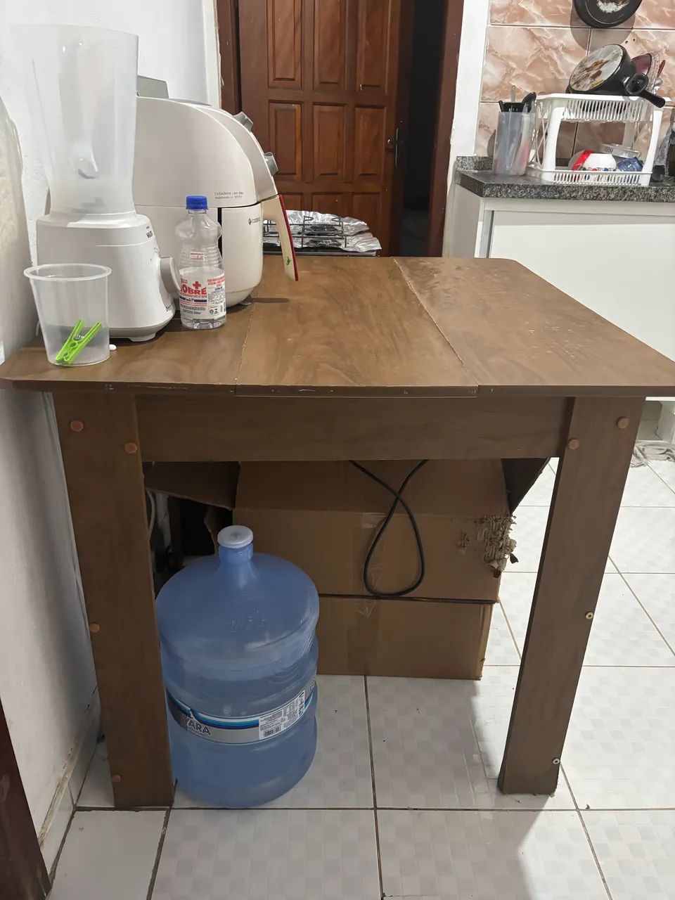 Mesa quadrada (sem cadeira)