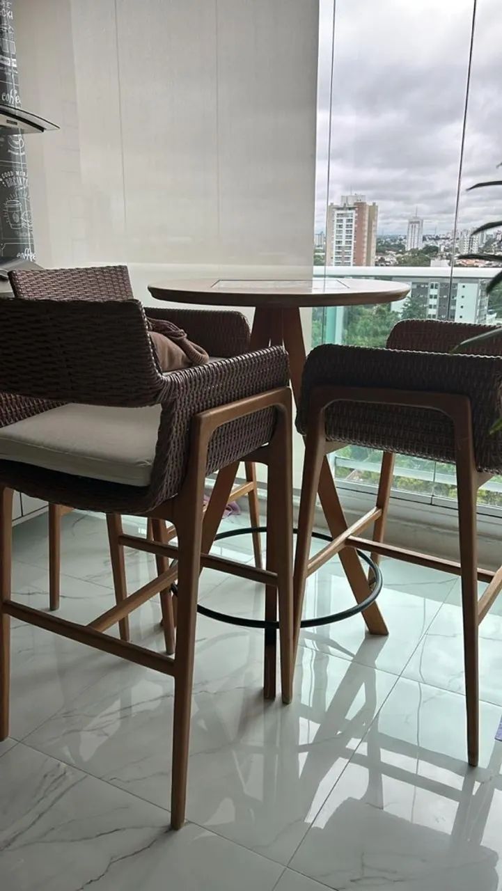Vendo mesa linda estilo bar com 3 cadeiras - Foto 4