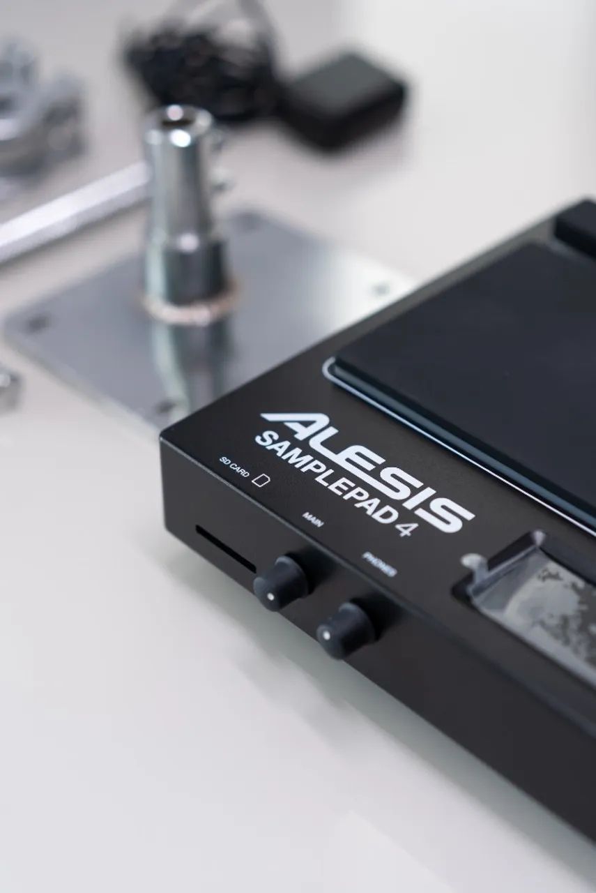 Bateria Eletrônica Alesis SamplePad 4 Compacta - Cor Preto + Clamp Torelli - Foto 2