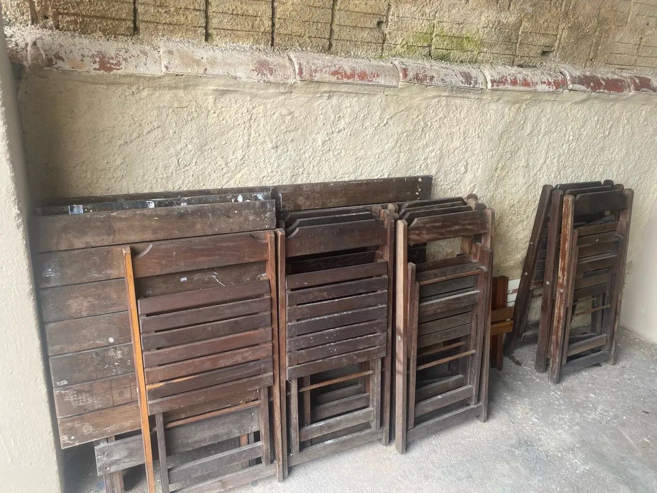 Jogo de mesa e Cadeiras de madeira 