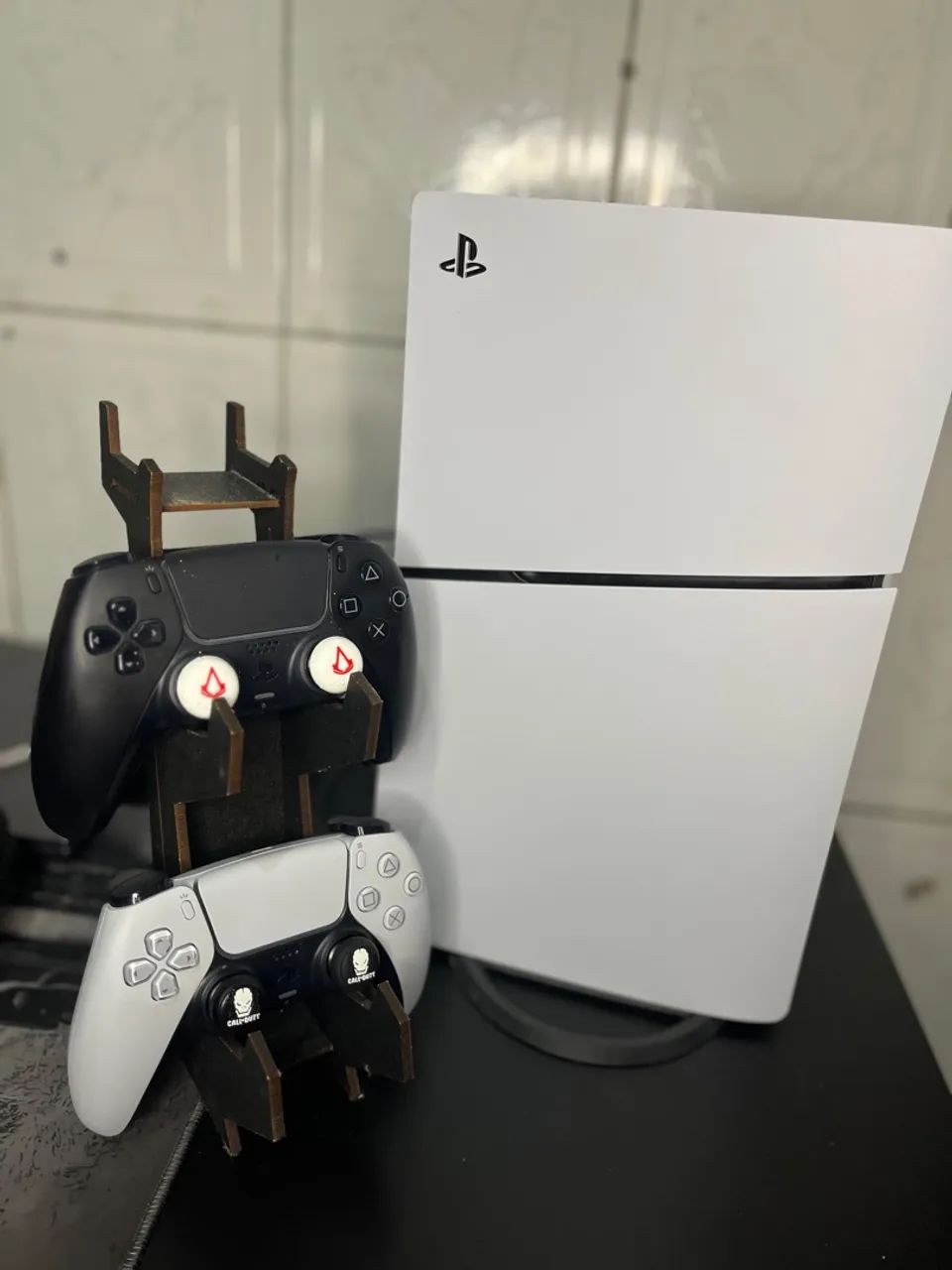 Ps5 slim + 2 jogos + 2 controles  - Foto 4