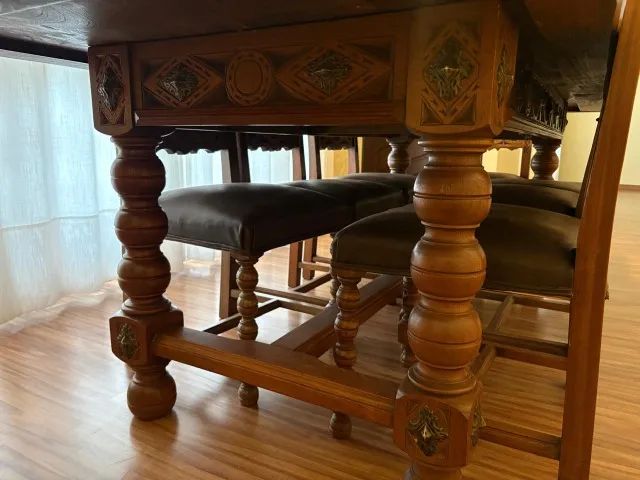 Mesa de Jantar Clássica de Cerejeira com 8 cadeiras - Foto 3