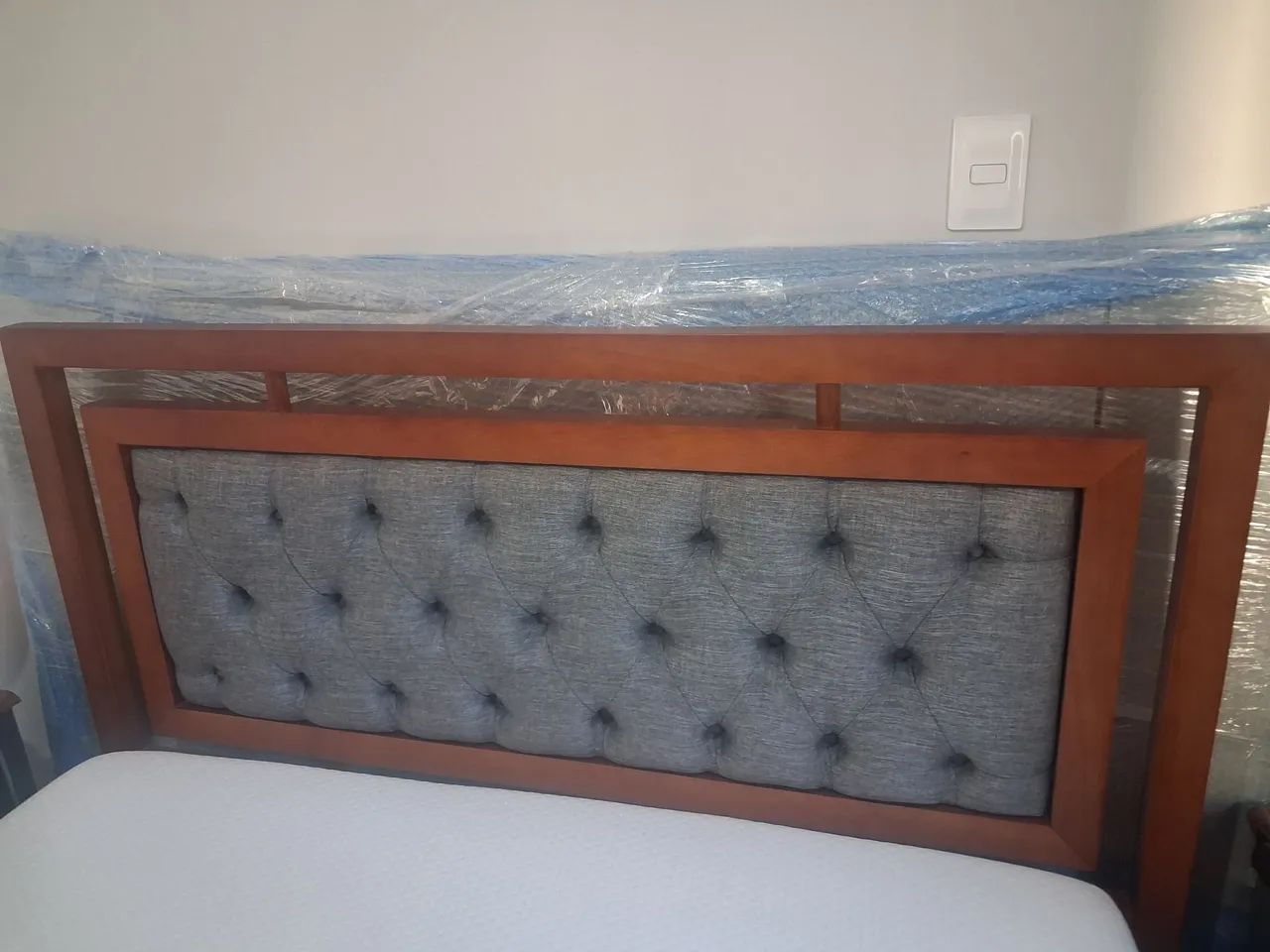 Cama de casal com colchão Emma e 2 mesas de cabeceira - Foto 3