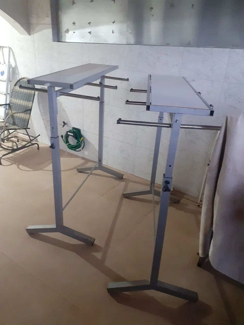 EXPOSITORES DE FERRO, SÃO 2 EXPOSITORES