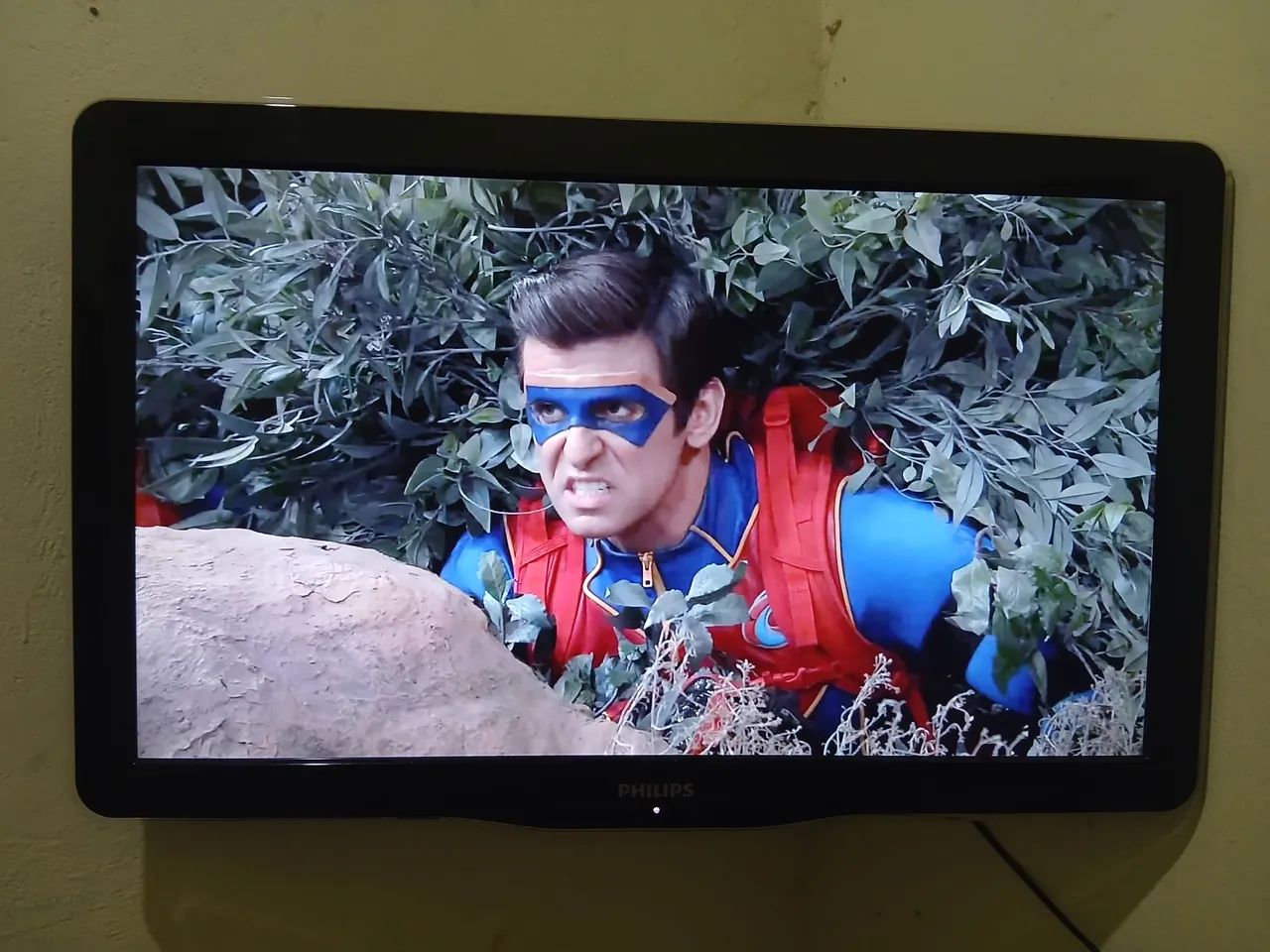 Vendo TV Philips de 32 polegadas com Fire TV. Está em excelente estado. 