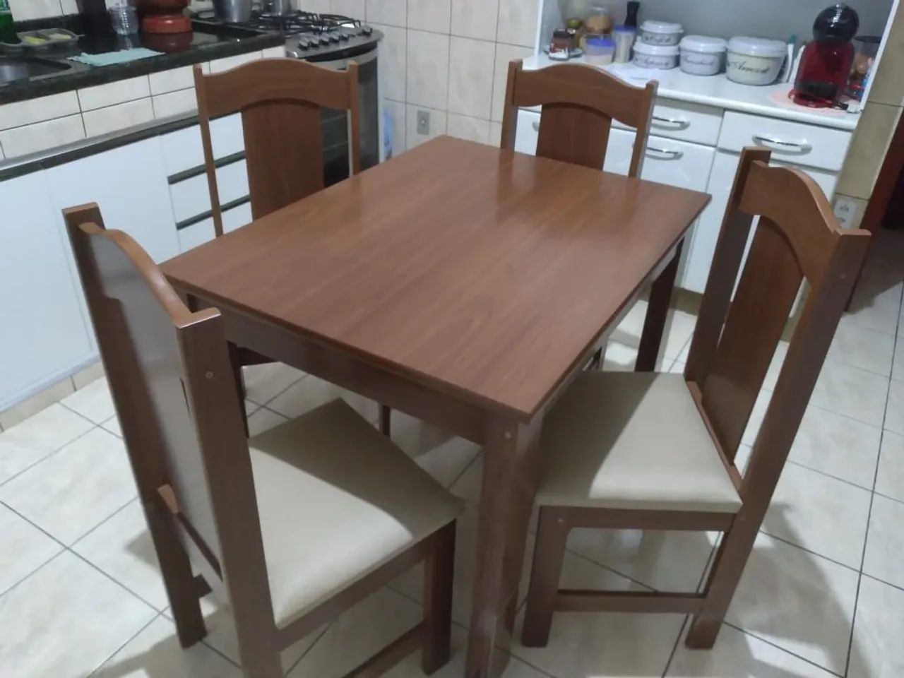 Vende se uma mesa com 4 cadeiras  - Foto 3
