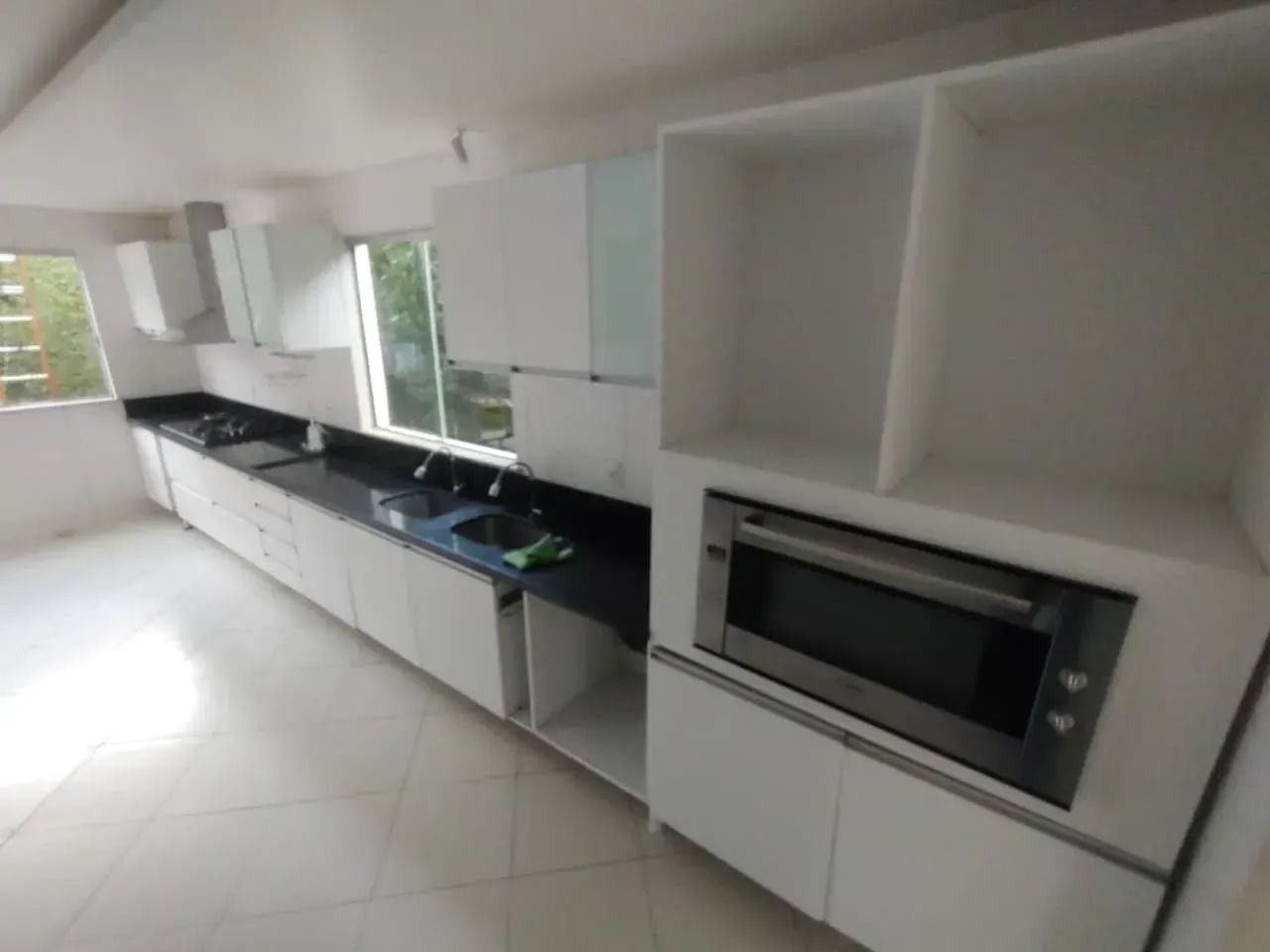 Casa de alto padrão com 5 suítes e área de lazer - Foto 3