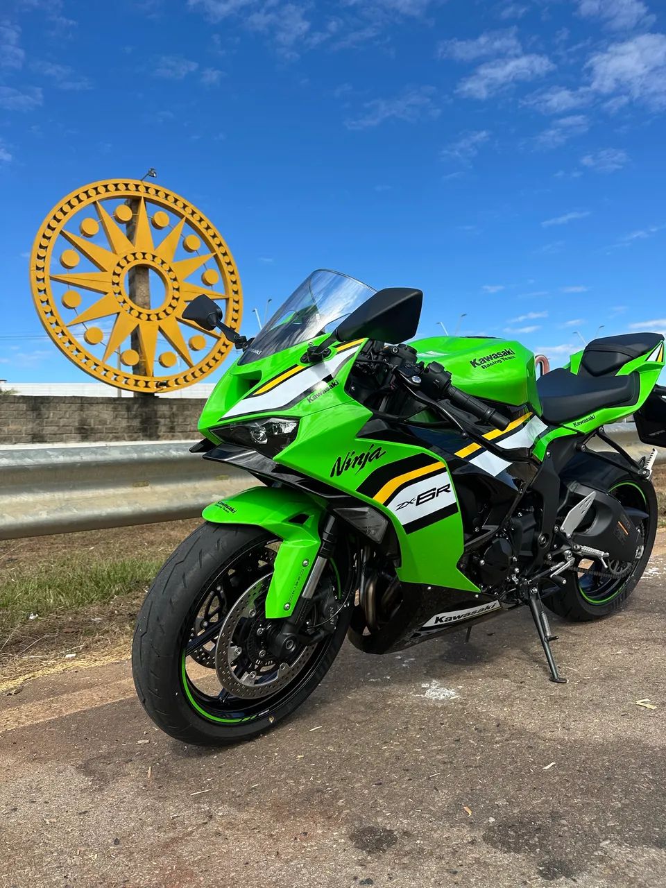 6人がけ　
白い机　※お値段交渉OKです！ Kawasaki Zx-6r 636cc 2025 - 1492641825 | OLX