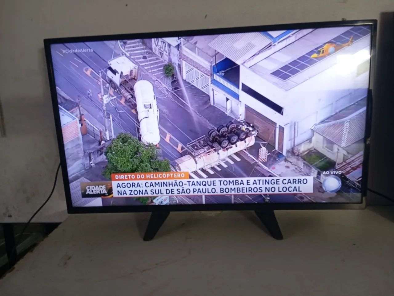 Vendo uma tv AOC smart 32 polegadas 