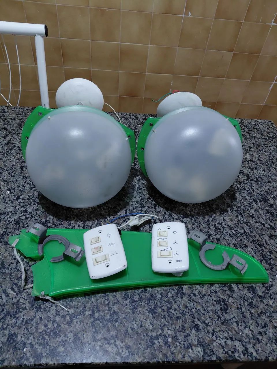 02 Ventiladores de teto splint com 02 hélices completo com 2 lampadas - Foto 2