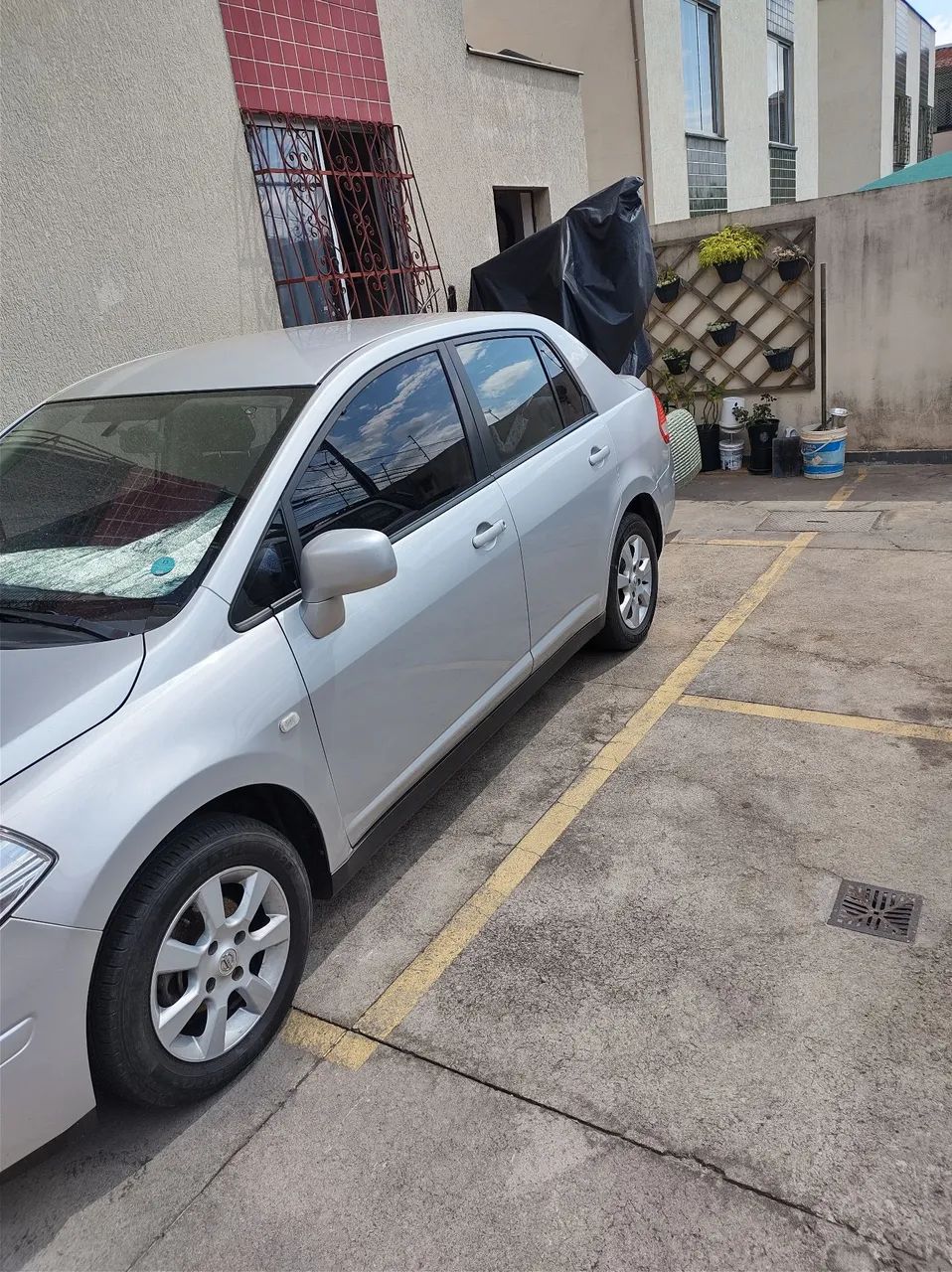 Nissan Tiida TIIDA Sedan 1.8 16V Flex Fuel 4p 2011