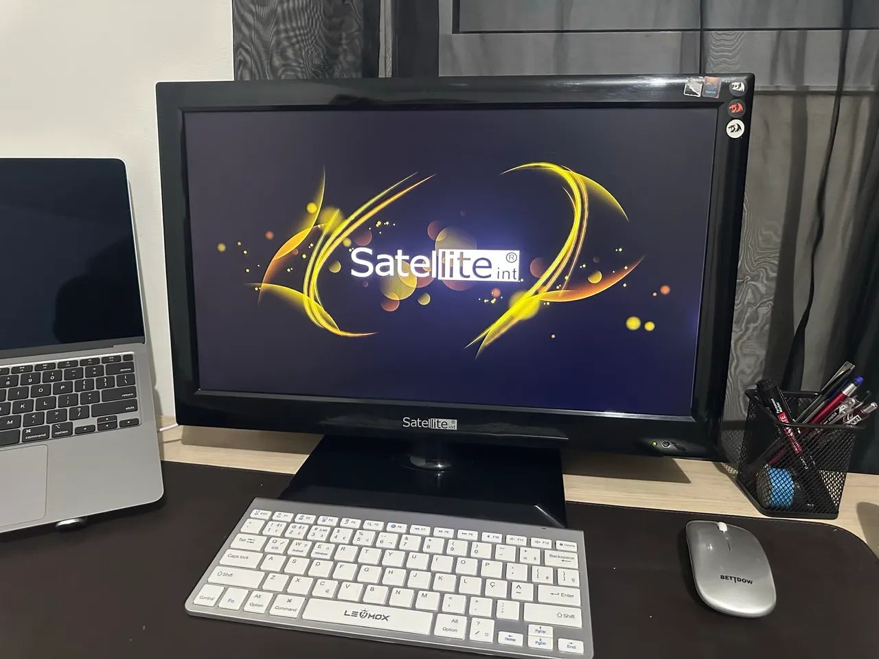 Monitor Satellite INT 22? LED