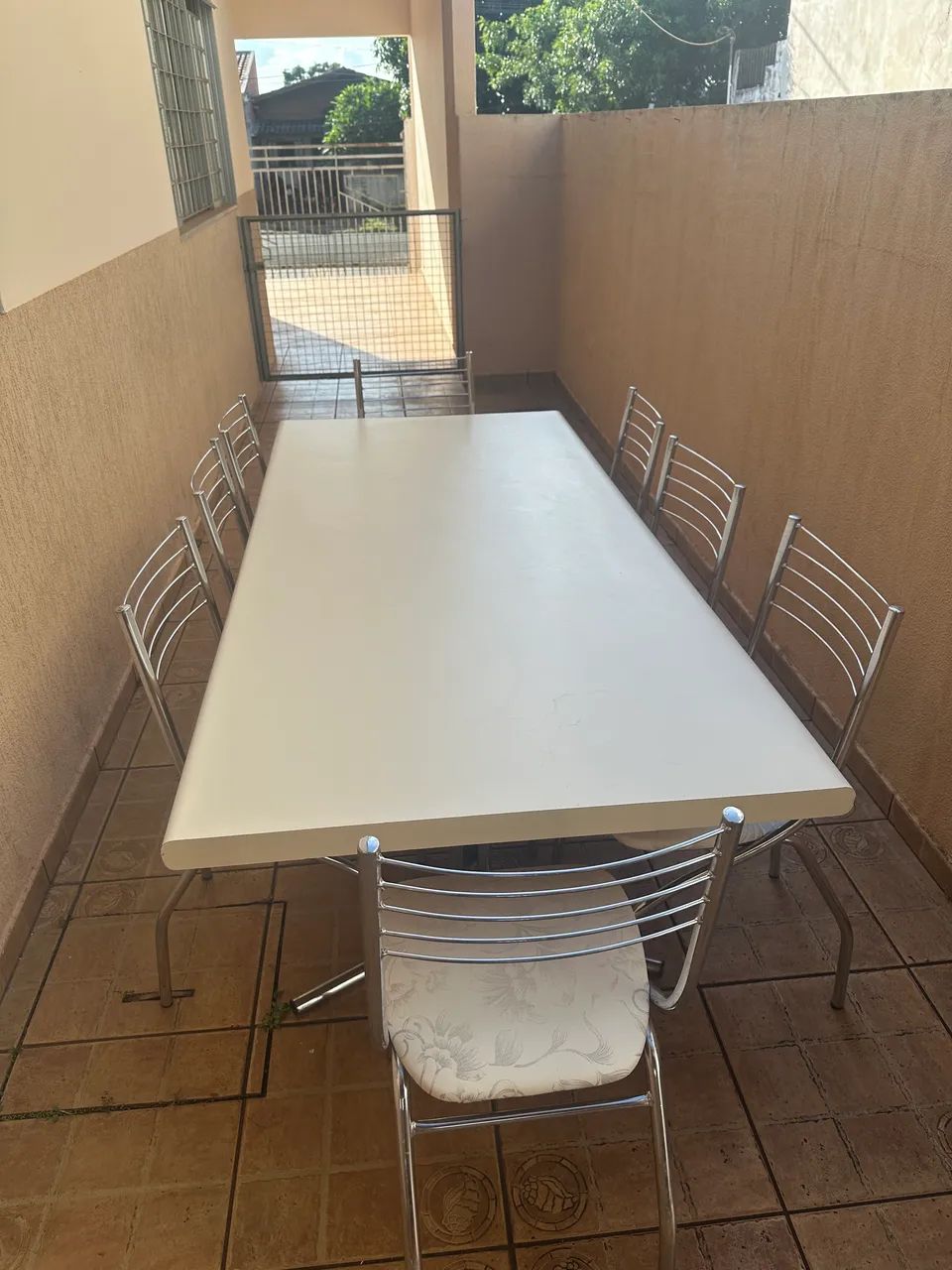 Mesa com 8 cadeiras 