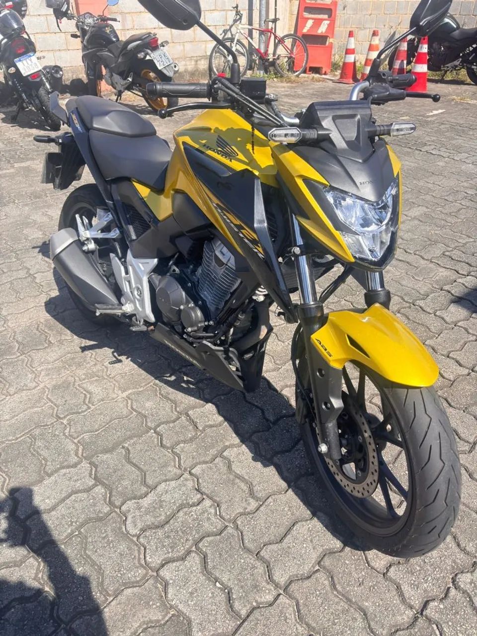 Vendo moto300f R$24.500
