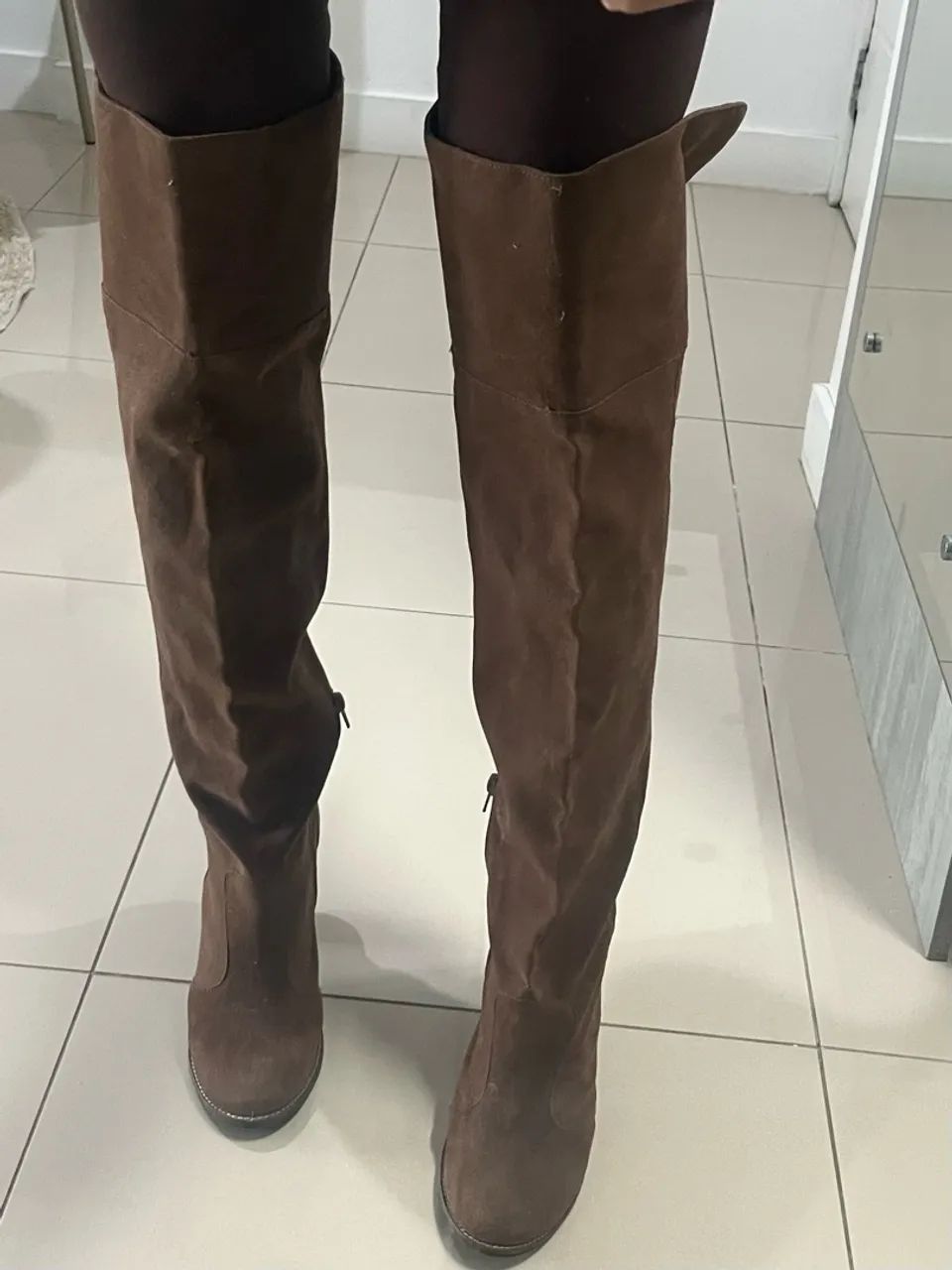 Bota cano alto marrom 