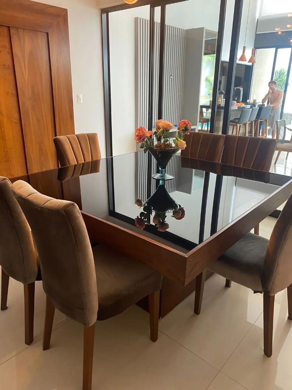 Vendo mesa de jantar com 8 lugares  - Foto 2