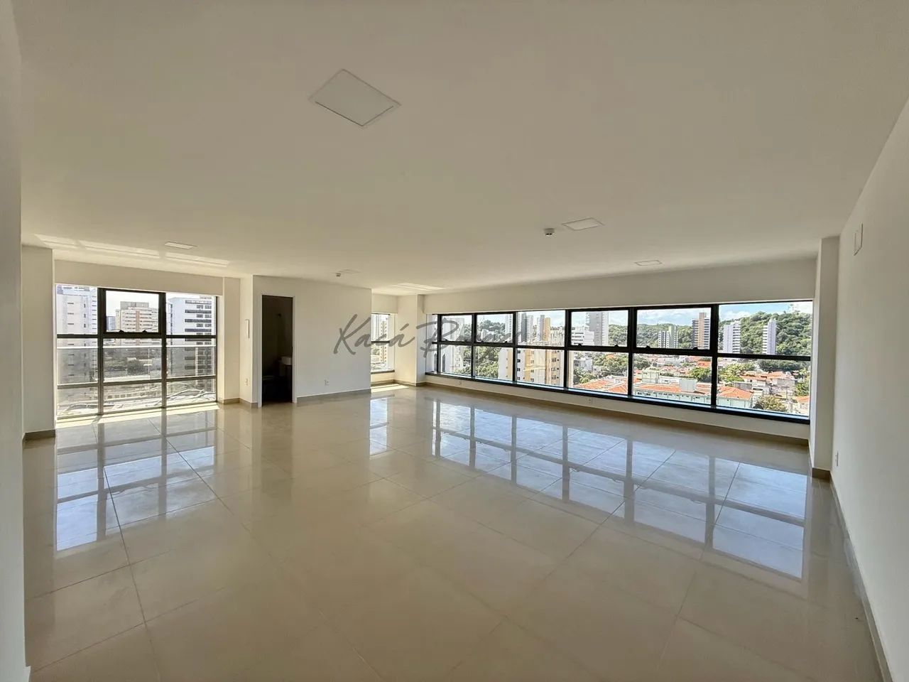 Sala comercial no Manhattan Business - compra ou locação