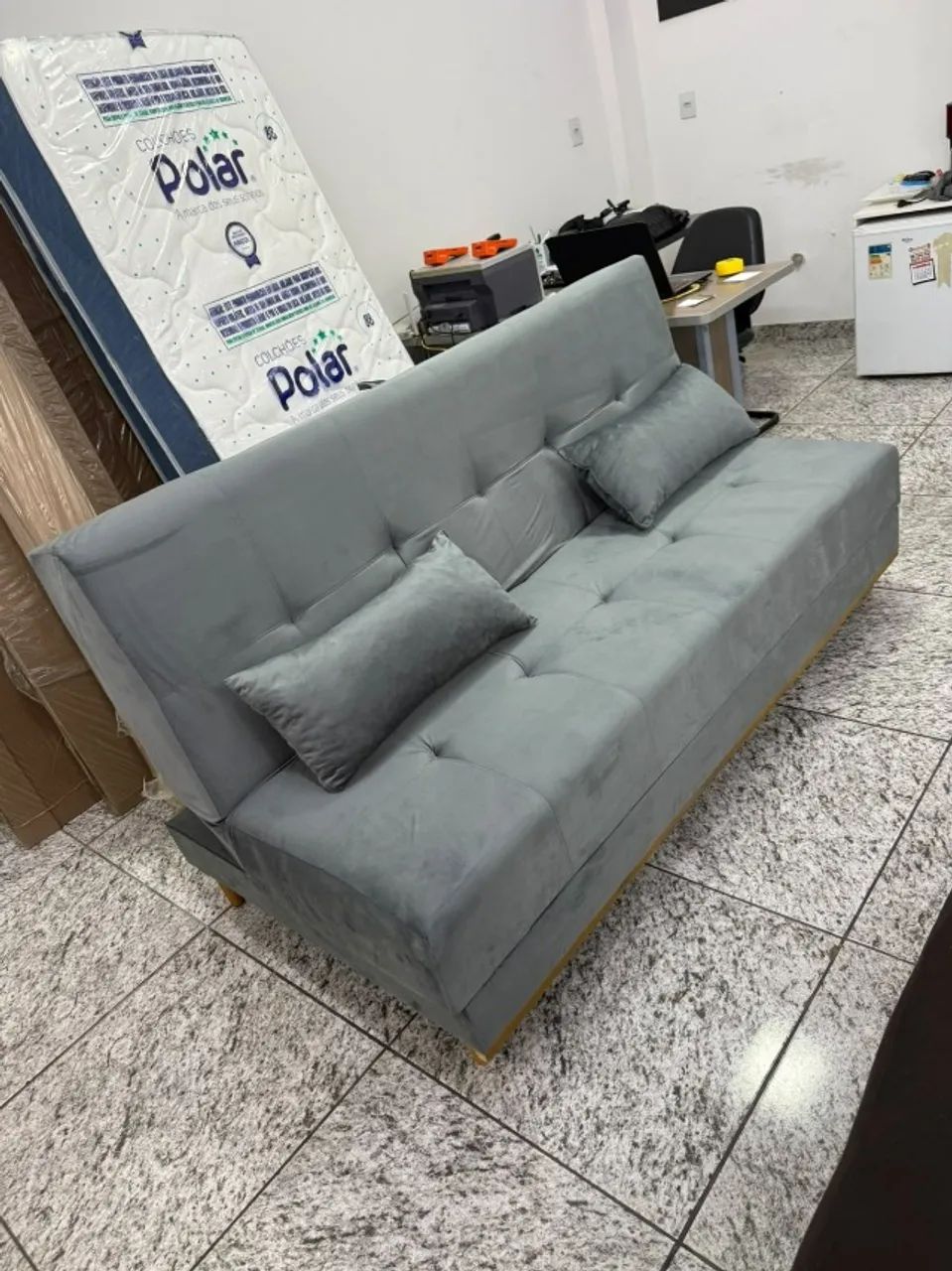 Sofá Cama Casal 1,80m Veludo Durável e Confortável - Foto 2