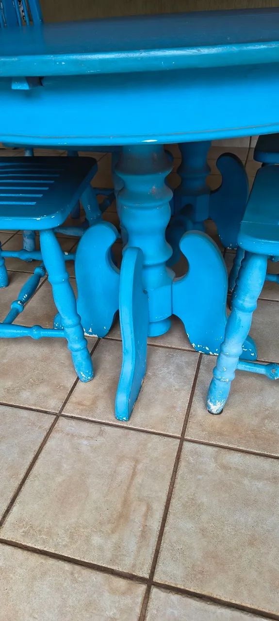 Mesa e 4 cadeiras. Vintage. Madeira maciça. PREÇO PRA VENDER! - Foto 5