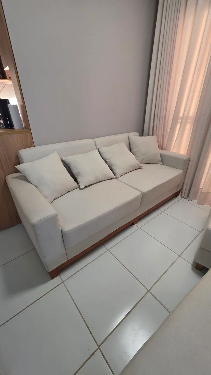 Sofá 2,08m + 2 puffs grandes - vendo junto ou separado - Foto 3