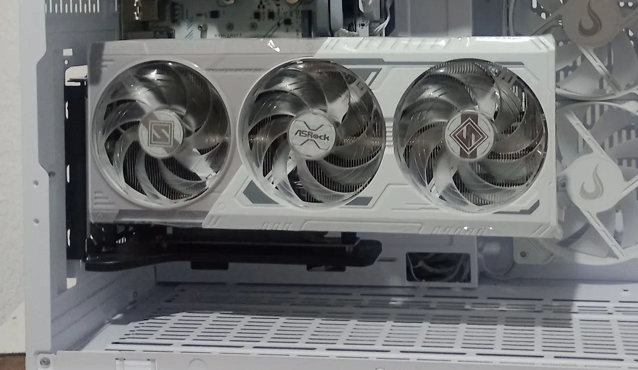 RX 9060 XT OC 8GB GDDR6  - Foto 2