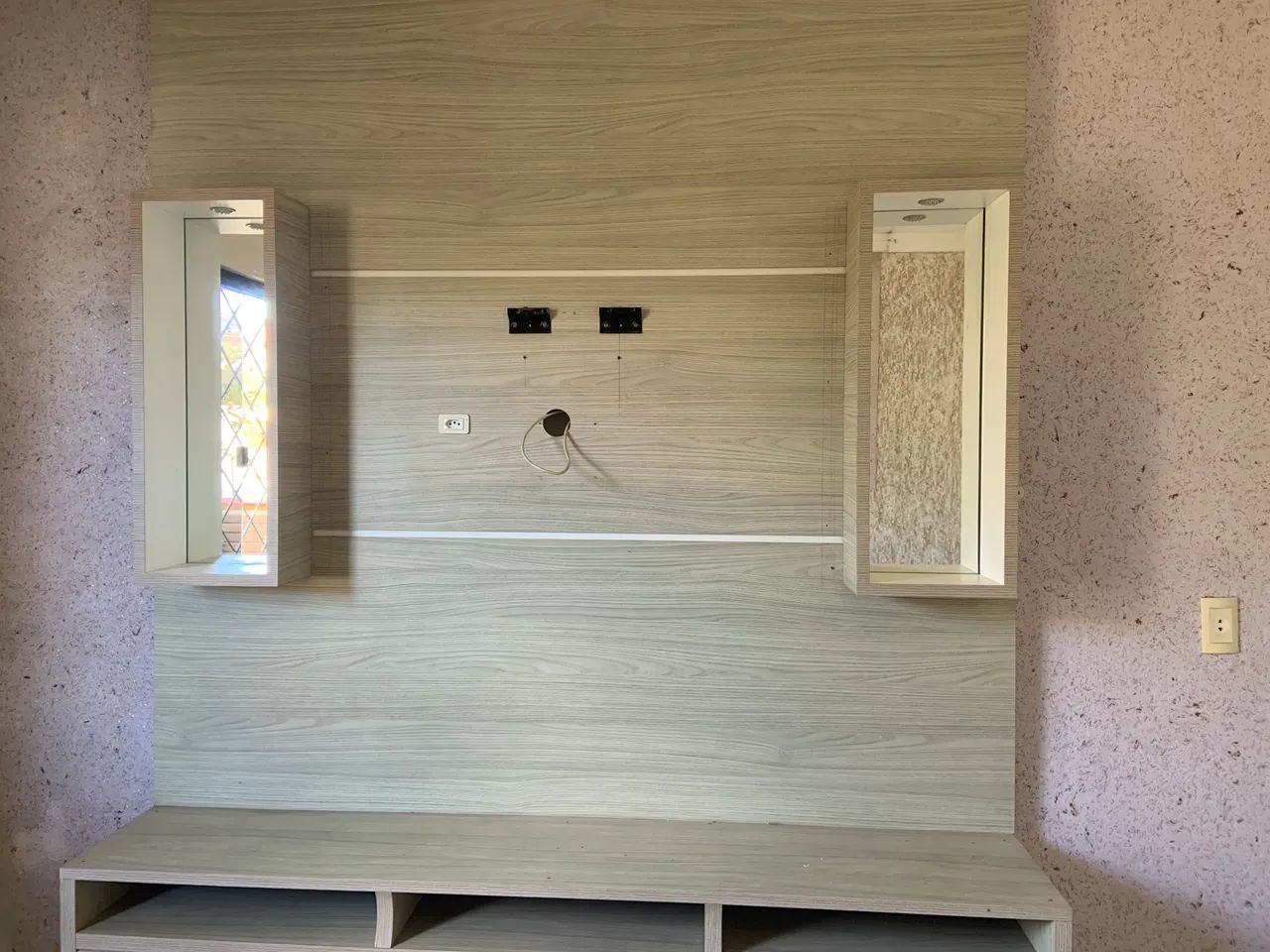 Tv painel com leds e espelhos lindo!