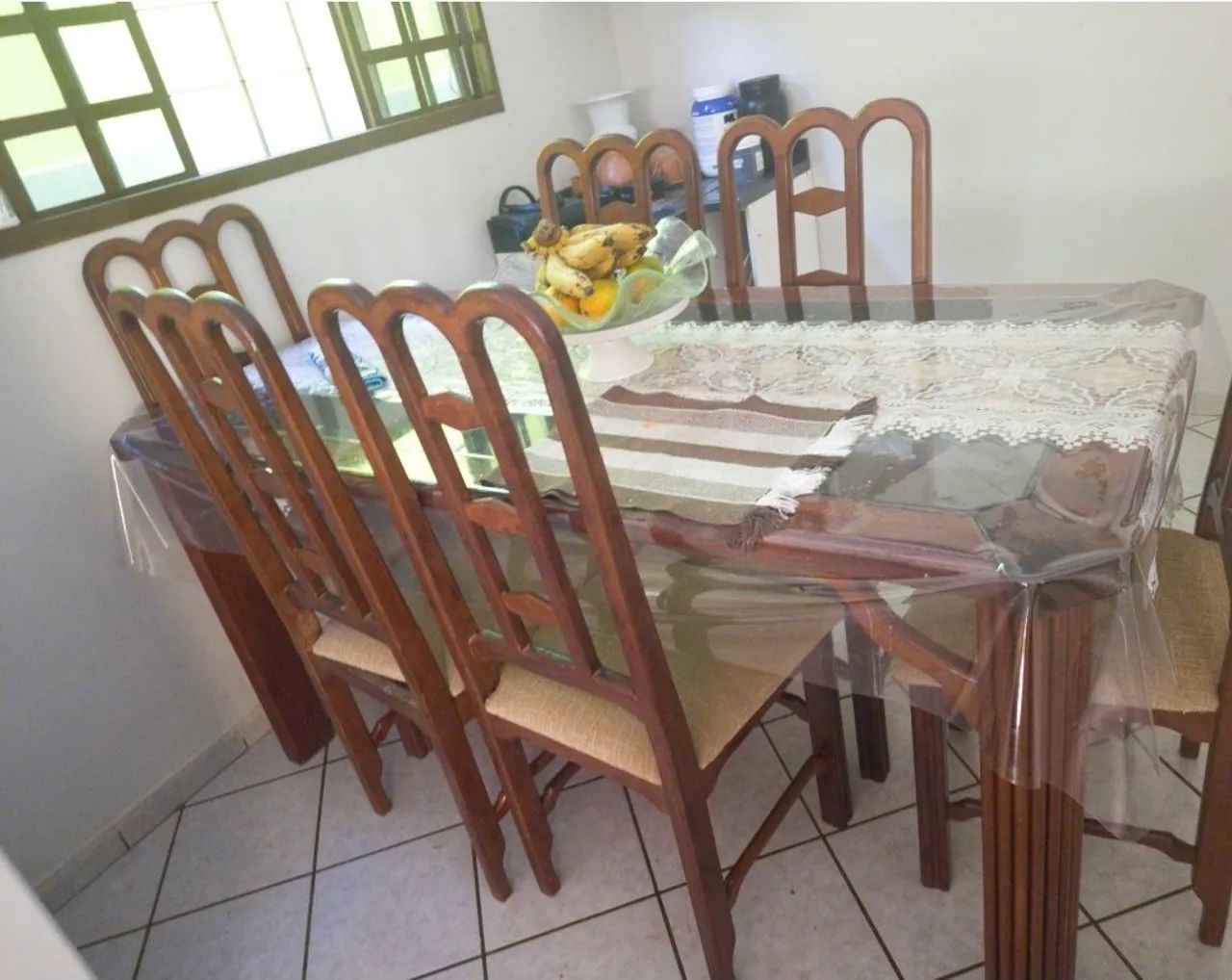 Mesa com 5 cadeiras tanpo de vidro e madeira  - Foto 2