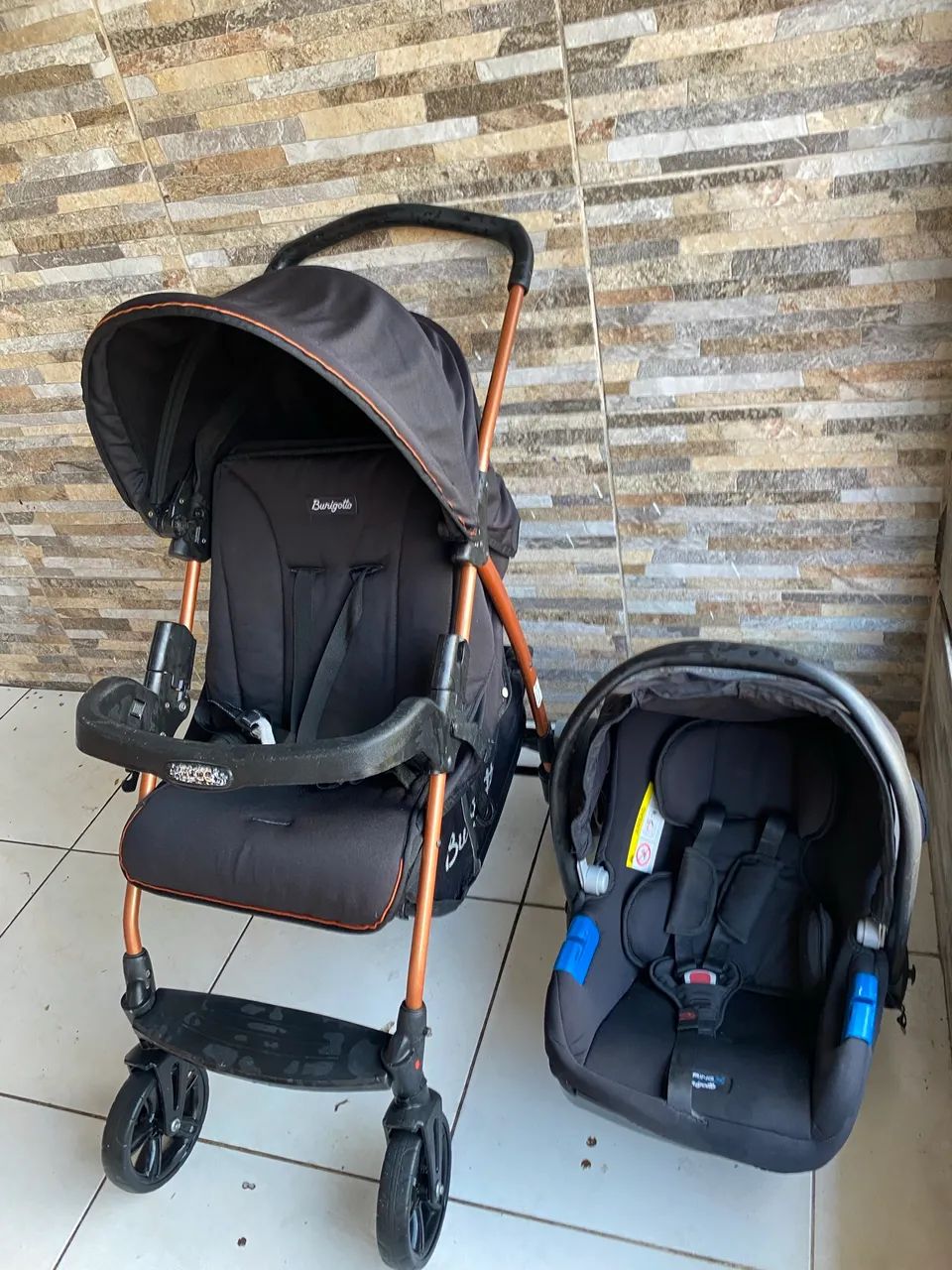Kit burigotto carrinho de bebê e bebê conforto semi novo  - Foto 2