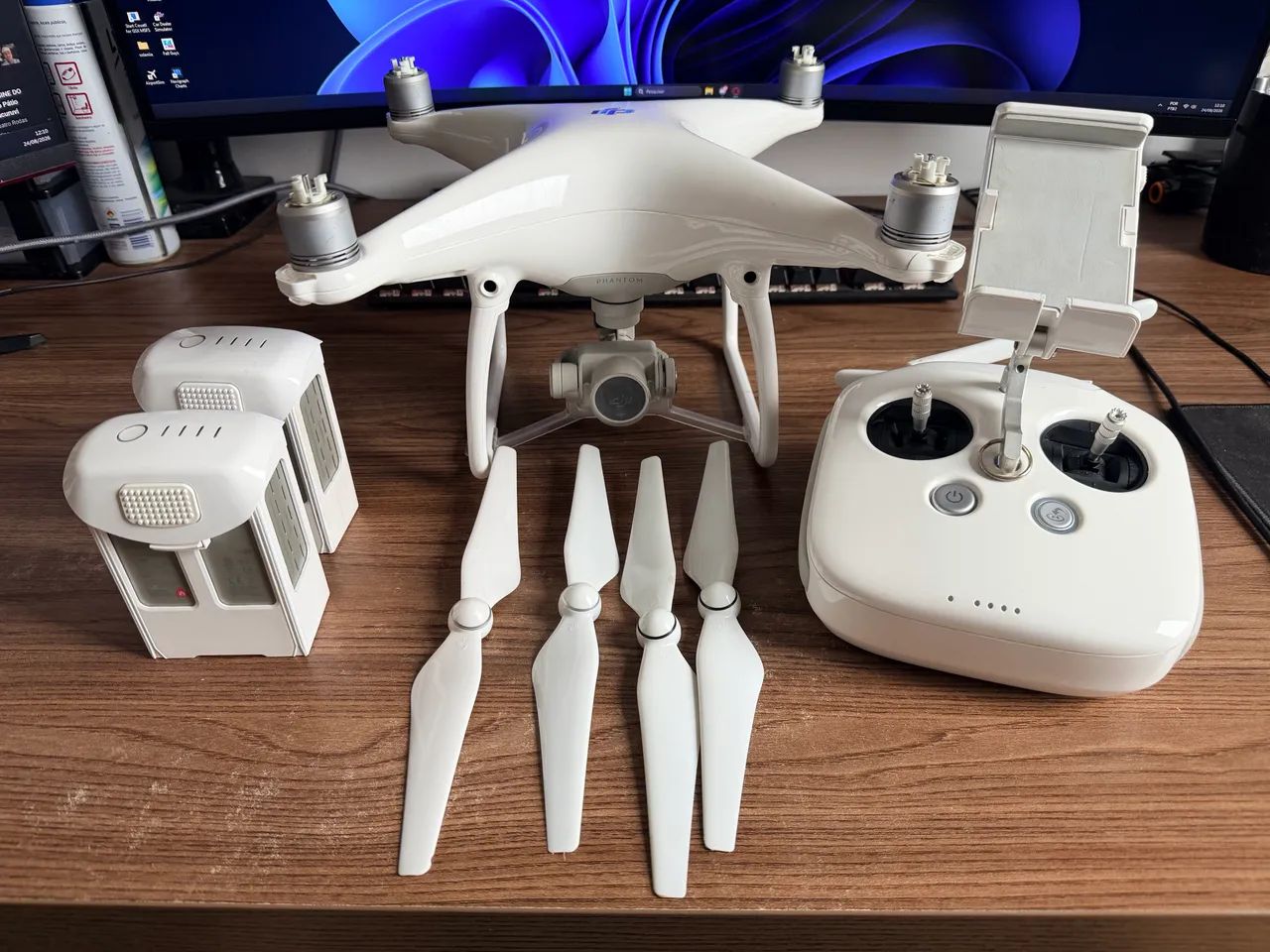Drone DJI Phantom 4 Advanced + 2 baterias e controle 