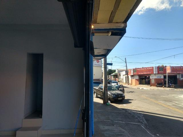 Prédio comercial de esquina - Renda garantia
