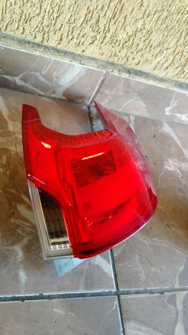 Lanterna traseira esquerda Peugeot 2008