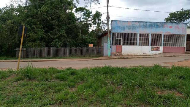 Ponto comercial e dois ap com 2 quartos