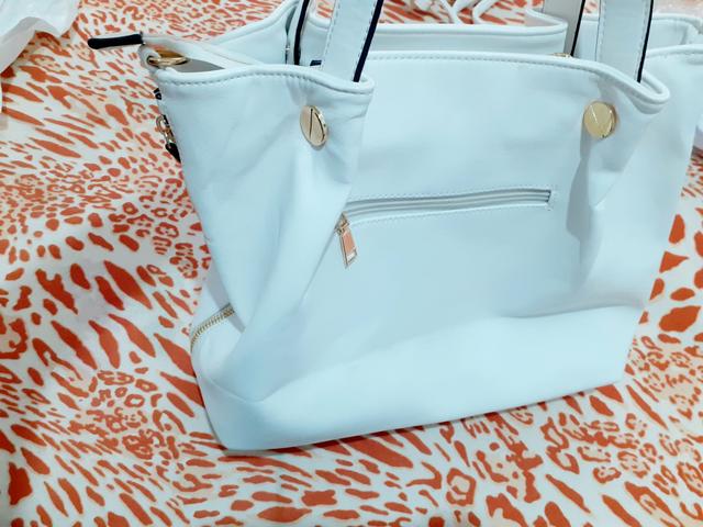 Kit com 2 bolsas femininas- grande+ média na cor branca - Foto 5
