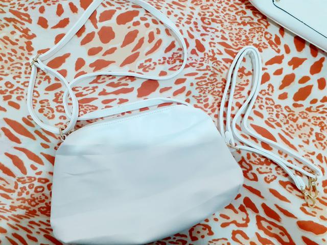 Kit com 2 bolsas femininas- grande+ média na cor branca - Foto 4