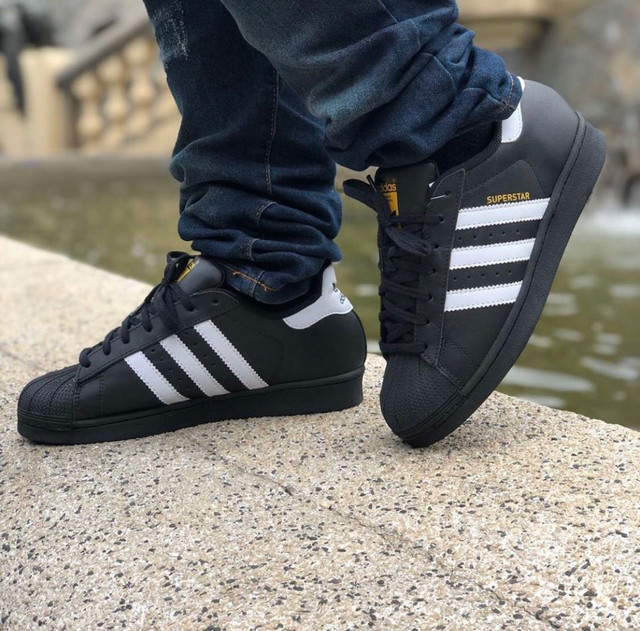 tenis adidas superstar black friday