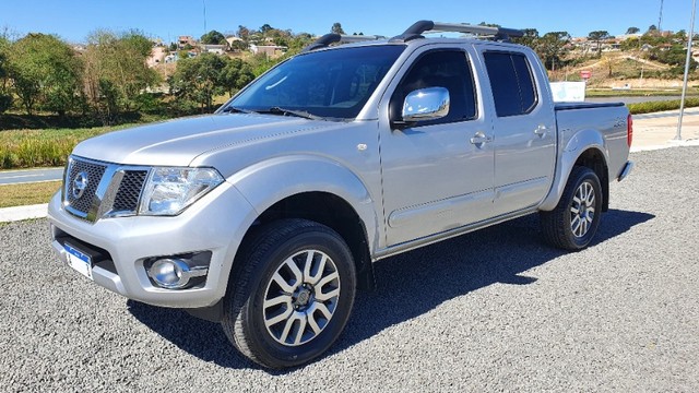 NISSAN FRONTIER 2.5 SL 2014  PLACA A  AUTOMÁTICA, SEGUNDO DONO