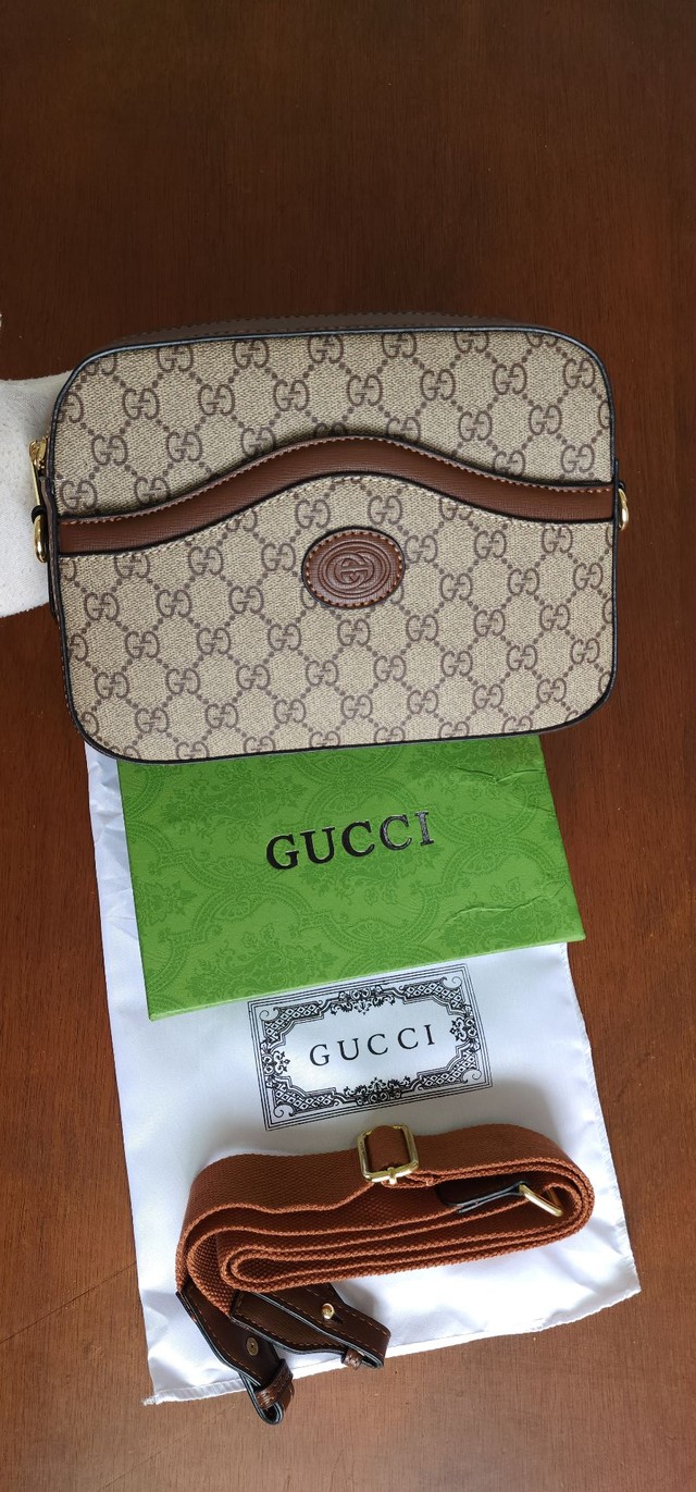 Bolsa Gucci Transversal em canvas GG