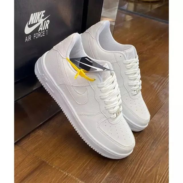 Tênis Impermeável Nike Air Force Branco para Adultos - Foto 2