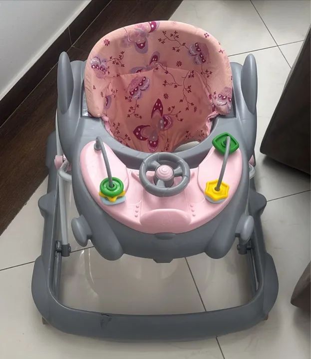 Dois Itens pelo pelo preço de um! Andador Galzerano e Trocador com banheira Borigoto