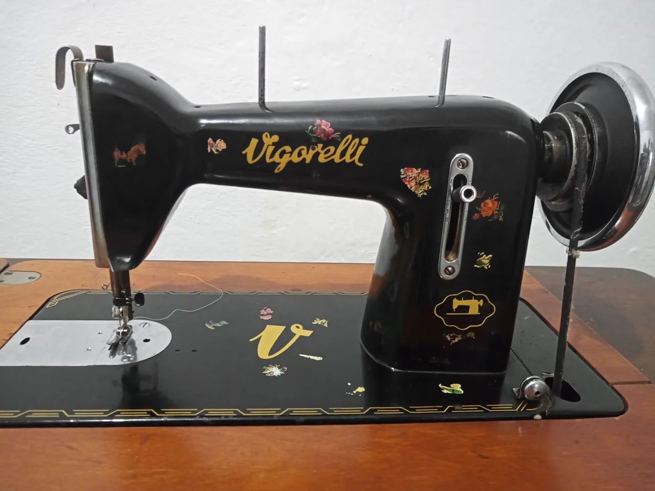 Máquina de Costura Vigorelli Antiga - Foto 3