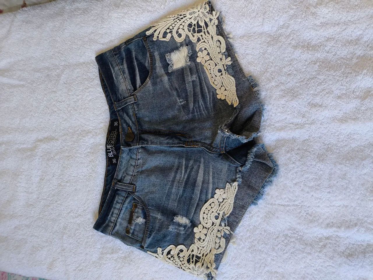 Short Jeans Destroyed com Renda - Estiloso e Confortável - Foto 3