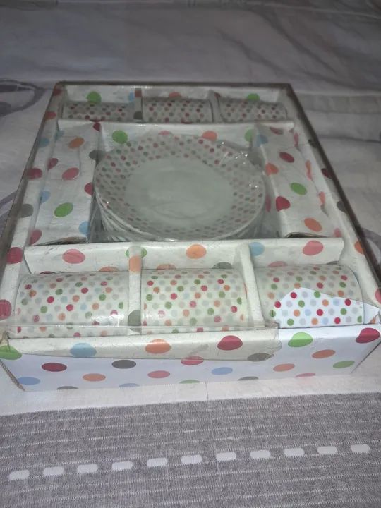 Conjunto de chá com 6 xícaras e pires 