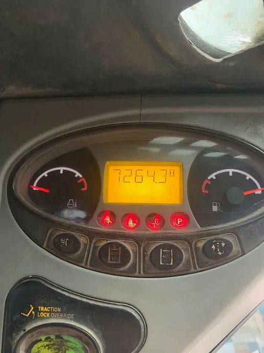 Mini carregadeira Bobcat S130 ano 2012 - Foto 5